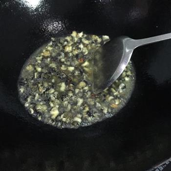 酸菜炒螺蛳肉怎么做，酸菜炒螺蛳肉怎么做好吃，酸菜炒螺蛳肉做法
