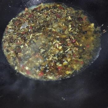 酸菜炒螺蛳肉怎么做，酸菜炒螺蛳肉怎么做好吃，酸菜炒螺蛳肉做法