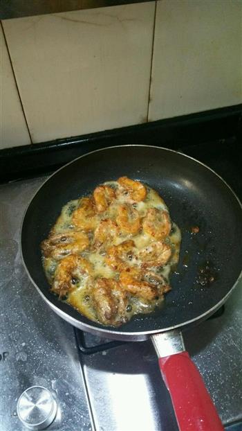 油煎鸡蛋虾怎么做，油煎鸡蛋虾怎么做好吃，油煎鸡蛋虾做法