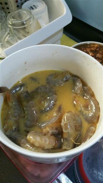 油煎鸡蛋虾怎么做，油煎鸡蛋虾怎么做好吃，油煎鸡蛋虾做法