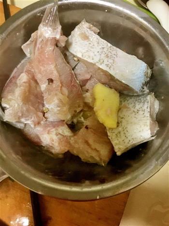 红烧鱼腩煲怎么做，红烧鱼腩煲怎么做好吃，红烧鱼腩煲做法