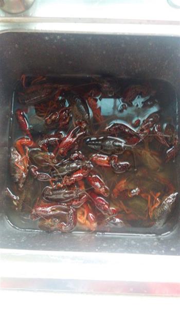卧着热干面的油焖大虾怎么做，卧着热干面的油焖大虾怎么做好吃，卧着热干面的油焖大虾做法