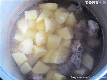 土豆排骨怎么做，土豆排骨怎么做好吃，土豆排骨做法