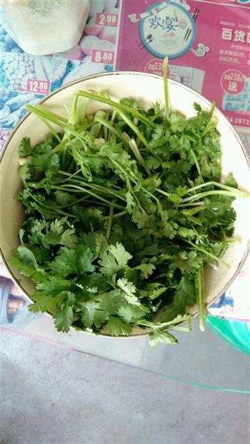 草鱼煮香菜怎么做，草鱼煮香菜怎么做好吃，草鱼煮香菜做法