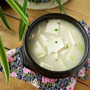 小鱼汤豆腐怎么做，小鱼汤豆腐怎么做好吃，小鱼汤豆腐做法