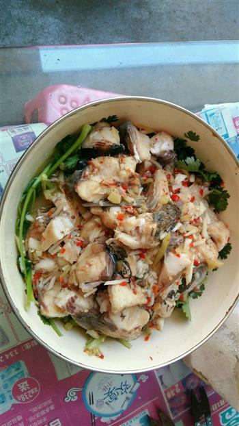 草鱼煮香菜怎么做，草鱼煮香菜怎么做好吃，草鱼煮香菜做法