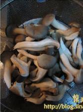 冬笋姬菇草鸡汤怎么做，冬笋姬菇草鸡汤怎么做好吃，冬笋姬菇草鸡汤做法