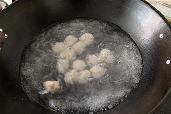 韭菜鲜鱼丸怎么做，韭菜鲜鱼丸怎么做好吃，韭菜鲜鱼丸做法
