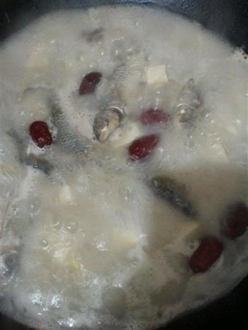 豆腐鲫鱼鲜汤怎么做，豆腐鲫鱼鲜汤怎么做好吃，豆腐鲫鱼鲜汤做法
