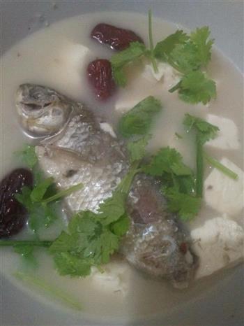 豆腐鲫鱼鲜汤怎么做，豆腐鲫鱼鲜汤怎么做好吃，豆腐鲫鱼鲜汤做法