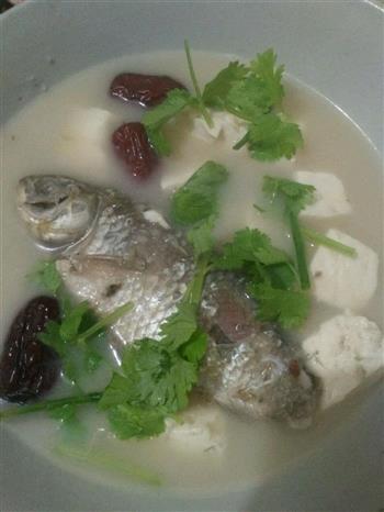 豆腐鲫鱼鲜汤怎么做，豆腐鲫鱼鲜汤怎么做好吃，豆腐鲫鱼鲜汤做法