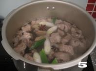 清炖白萝卜牛腩汤怎么做，清炖白萝卜牛腩汤怎么做好吃，清炖白萝卜牛腩汤做法