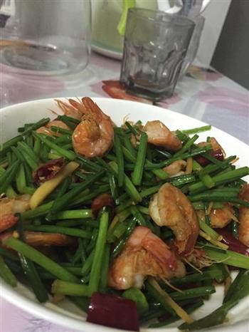 韭菜花炒基围虾怎么做，韭菜花炒基围虾怎么做好吃，韭菜花炒基围虾做法