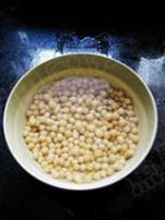 番茄黄豆猪皮汤怎么做，番茄黄豆猪皮汤怎么做好吃，番茄黄豆猪皮汤做法
