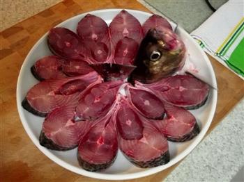 火腿蒸鱼怎么做，火腿蒸鱼怎么做好吃，火腿蒸鱼做法