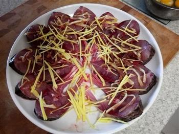 火腿蒸鱼怎么做，火腿蒸鱼怎么做好吃，火腿蒸鱼做法