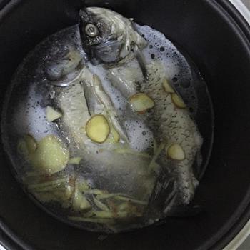 电饭锅版鲫鱼豆腐汤怎么做，电饭锅版鲫鱼豆腐汤怎么做好吃，电饭锅版鲫鱼豆腐汤做法