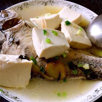 电饭锅版鲫鱼豆腐汤怎么做，电饭锅版鲫鱼豆腐汤怎么做好吃，电饭锅版鲫鱼豆腐汤做法