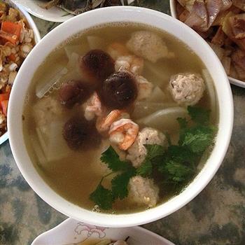 萝卜鲜虾丸子汤怎么做，萝卜鲜虾丸子汤怎么做好吃，萝卜鲜虾丸子汤做法