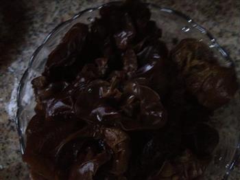 蘑菇木耳乌骨鸡汤怎么做，蘑菇木耳乌骨鸡汤怎么做好吃，蘑菇木耳乌骨鸡汤做法