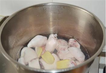 补肾黑发的猪蹄黑豆汤怎么做，补肾黑发的猪蹄黑豆汤怎么做好吃，补肾黑发的猪蹄黑豆汤做法