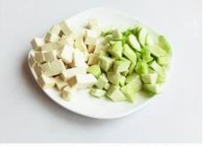 龙井丝瓜豆腐汤怎么做，龙井丝瓜豆腐汤怎么做好吃，龙井丝瓜豆腐汤做法
