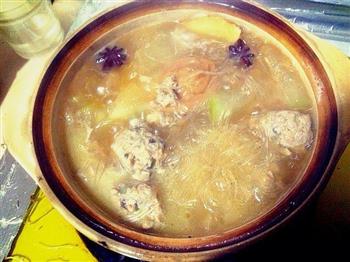 冬瓜肉圆粉丝煲怎么做，冬瓜肉圆粉丝煲怎么做好吃，冬瓜肉圆粉丝煲做法