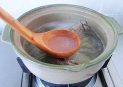 鸭骨汤怎么做，鸭骨汤怎么做好吃，鸭骨汤做法
