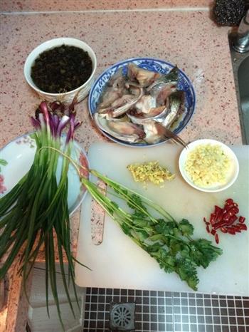 梅干菜蒸鱼头怎么做，梅干菜蒸鱼头怎么做好吃，梅干菜蒸鱼头做法