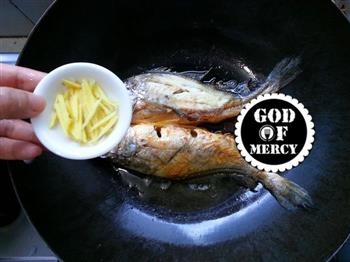 啤酒豆瓣焖黄鱼怎么做，啤酒豆瓣焖黄鱼怎么做好吃，啤酒豆瓣焖黄鱼做法