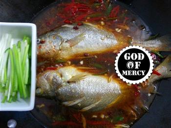 啤酒豆瓣焖黄鱼怎么做，啤酒豆瓣焖黄鱼怎么做好吃，啤酒豆瓣焖黄鱼做法