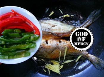 啤酒豆瓣焖黄鱼怎么做，啤酒豆瓣焖黄鱼怎么做好吃，啤酒豆瓣焖黄鱼做法