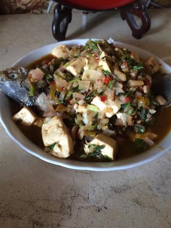 豆腐烧鲫鱼怎么做，豆腐烧鲫鱼怎么做好吃，豆腐烧鲫鱼做法
