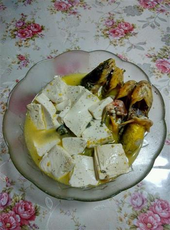 鲫花鱼炖豆腐怎么做，鲫花鱼炖豆腐怎么做好吃，鲫花鱼炖豆腐做法