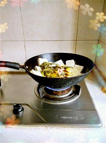 鲫花鱼炖豆腐怎么做，鲫花鱼炖豆腐怎么做好吃，鲫花鱼炖豆腐做法