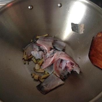 简单版酸菜鲈鱼怎么做，简单版酸菜鲈鱼怎么做好吃，简单版酸菜鲈鱼做法