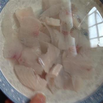 简单版酸菜鲈鱼怎么做，简单版酸菜鲈鱼怎么做好吃，简单版酸菜鲈鱼做法