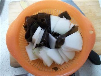 冬瓜海带炖蹄膀怎么做，冬瓜海带炖蹄膀怎么做好吃，冬瓜海带炖蹄膀做法