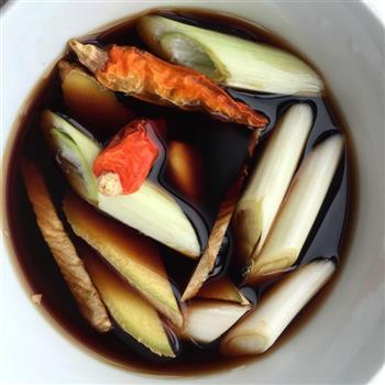青豆烧鲫鱼怎么做，青豆烧鲫鱼怎么做好吃，青豆烧鲫鱼做法