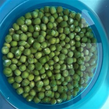 青豆烧鲫鱼怎么做，青豆烧鲫鱼怎么做好吃，青豆烧鲫鱼做法
