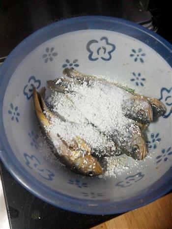 脆炸小黄鱼怎么做，脆炸小黄鱼怎么做好吃，脆炸小黄鱼做法