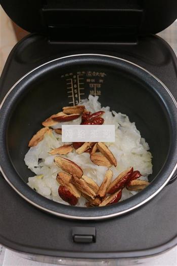 桂圆红枣银耳汤怎么做，桂圆红枣银耳汤怎么做好吃，桂圆红枣银耳汤做法