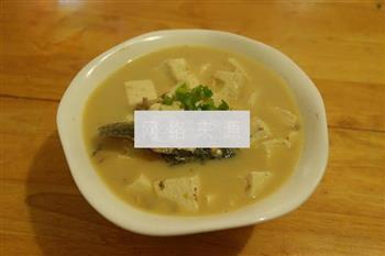 乌鱼骨豆腐汤怎么做，乌鱼骨豆腐汤怎么做好吃，乌鱼骨豆腐汤做法