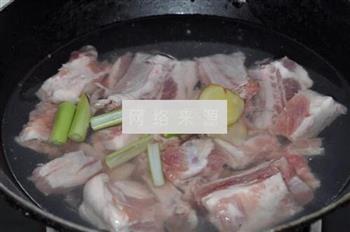 蔬菜鲍鱼排骨汤怎么做，蔬菜鲍鱼排骨汤怎么做好吃，蔬菜鲍鱼排骨汤做法