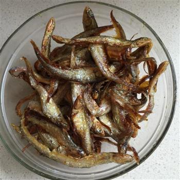 辣炒毛刀鱼怎么做，辣炒毛刀鱼怎么做好吃，辣炒毛刀鱼做法