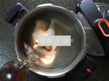 天麻核桃枸杞鸡汤怎么做，天麻核桃枸杞鸡汤怎么做好吃，天麻核桃枸杞鸡汤做法