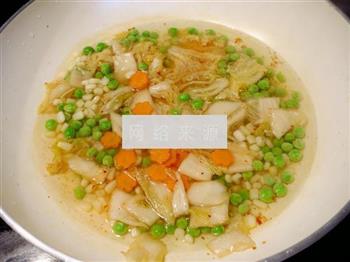 虾仁辣白菜年糕汤怎么做，虾仁辣白菜年糕汤怎么做好吃，虾仁辣白菜年糕汤做法