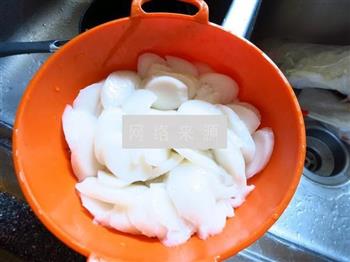 虾仁辣白菜年糕汤怎么做，虾仁辣白菜年糕汤怎么做好吃，虾仁辣白菜年糕汤做法