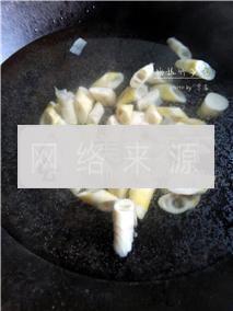 鲜嫩清香春笋汤怎么做，鲜嫩清香春笋汤怎么做好吃，鲜嫩清香春笋汤做法