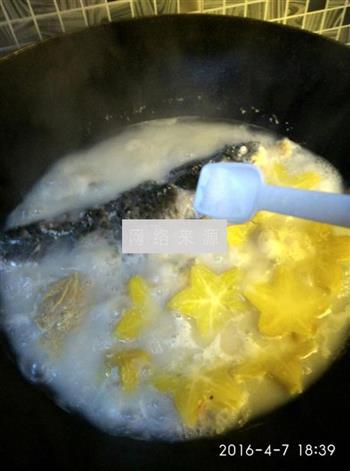 杨桃鲫鱼汤怎么做，杨桃鲫鱼汤怎么做好吃，杨桃鲫鱼汤做法